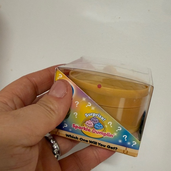 Squishy sparkle Dumplin' surprise toy NEW sealed - Picture 5 of 5